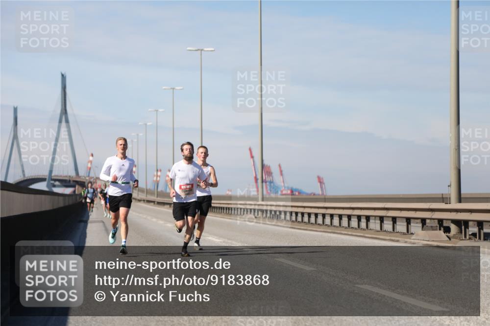 03.10.2025 - Köhlbrandbrückenlauf Yannick Fuchs http://msf.ph/oto/9183868 03.10.2025 11:37:40 Position 3  meine-sportfotos.de