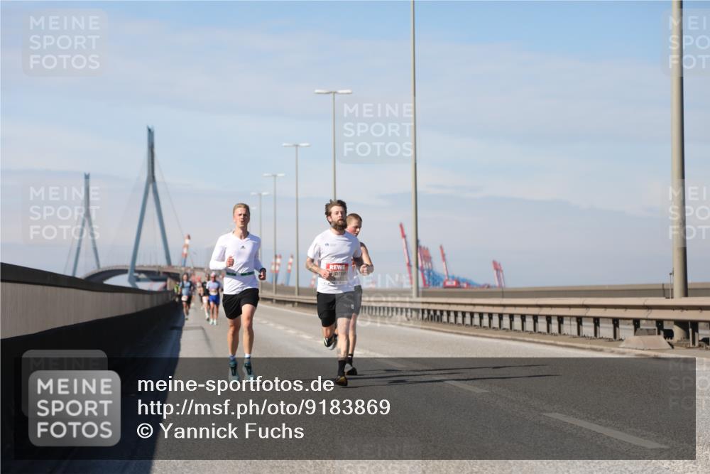 03.10.2025 - Köhlbrandbrückenlauf Yannick Fuchs http://msf.ph/oto/9183869 03.10.2025 11:37:40 Position 3  meine-sportfotos.de