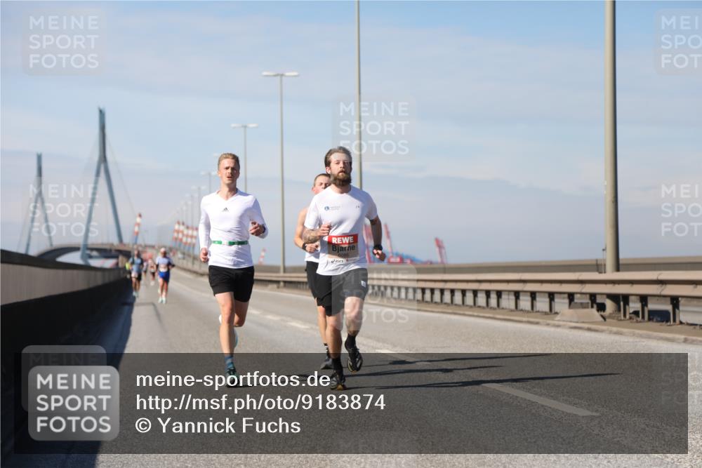 03.10.2025 - Köhlbrandbrückenlauf Yannick Fuchs http://msf.ph/oto/9183874 03.10.2025 11:37:42 Position 3 6086 meine-sportfotos.de