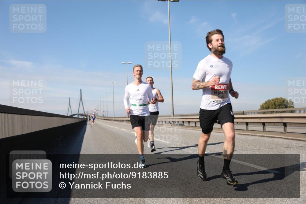 03.10.2025 - Köhlbrandbrückenlauf Yannick Fuchs http://msf.ph/oto/9183885 03.10.2025 11:37:44 Position 3 6086 meine-sportfotos.de