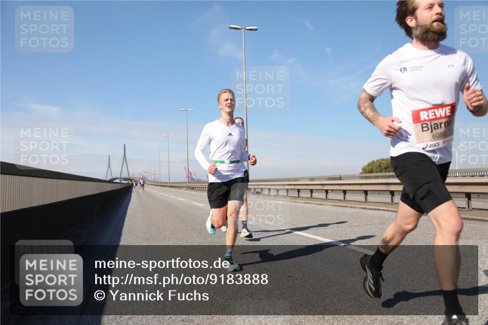 03.10.2025 - Köhlbrandbrückenlauf Yannick Fuchs http://msf.ph/oto/9183888 03.10.2025 11:37:44 Position 3 6086 meine-sportfotos.de