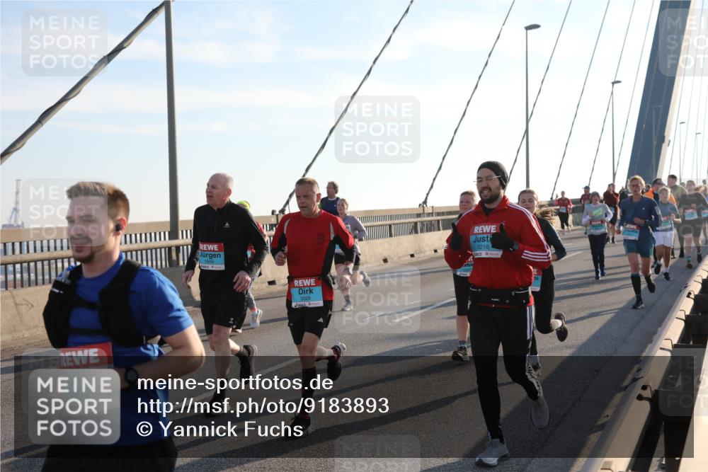 03.10.2025 - Köhlbrandbrückenlauf Yannick Fuchs http://msf.ph/oto/9183893 03.10.2025 08:31:20 Position 1 2812, 1848, 3028, 3216 meine-sportfotos.de