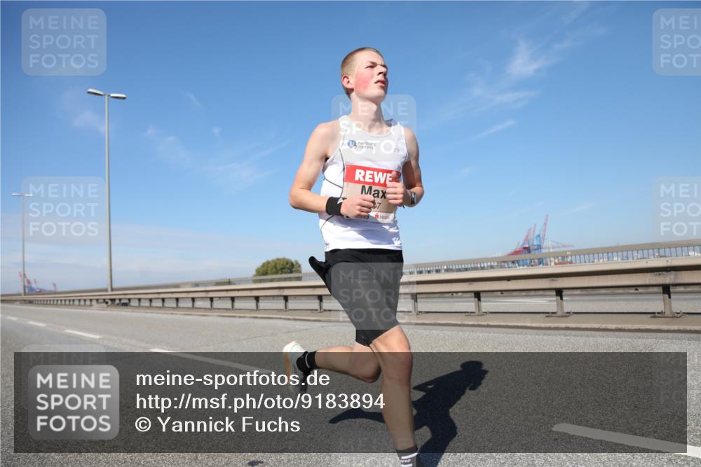 03.10.2025 - Köhlbrandbrückenlauf Yannick Fuchs http://msf.ph/oto/9183894 03.10.2025 11:37:45 Position 3  meine-sportfotos.de