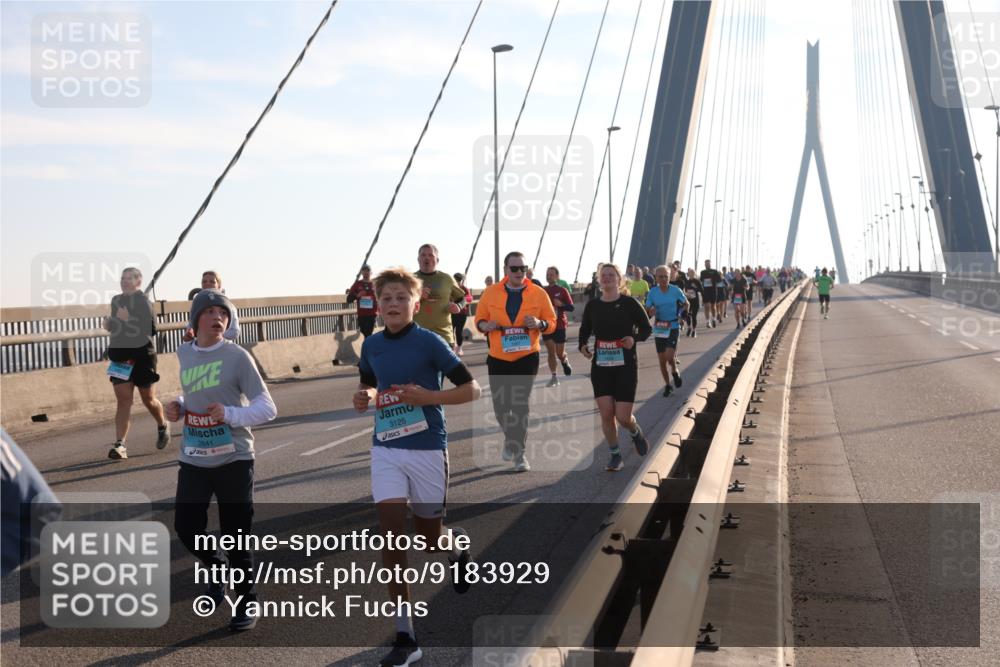 03.10.2025 - Köhlbrandbrückenlauf Yannick Fuchs http://msf.ph/oto/9183929 03.10.2025 08:31:23 Position 1 2841, 3126 meine-sportfotos.de