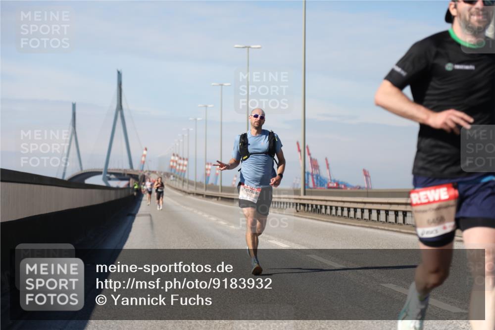 03.10.2025 - Köhlbrandbrückenlauf Yannick Fuchs http://msf.ph/oto/9183932 03.10.2025 11:37:56 Position 3 1017, 6458 meine-sportfotos.de
