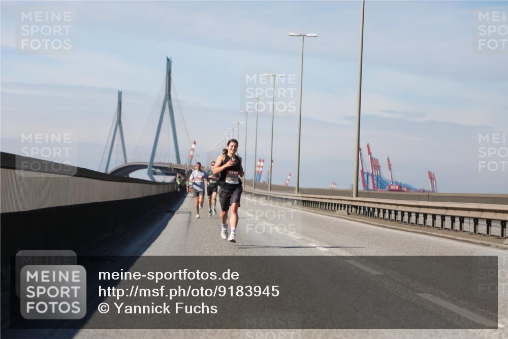 03.10.2025 - Köhlbrandbrückenlauf Yannick Fuchs http://msf.ph/oto/9183945 03.10.2025 11:38:07 Position 3  meine-sportfotos.de