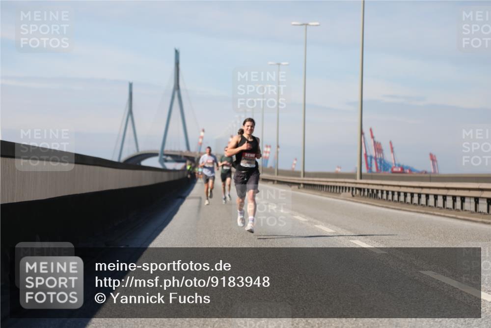 03.10.2025 - Köhlbrandbrückenlauf Yannick Fuchs http://msf.ph/oto/9183948 03.10.2025 11:38:07 Position 3  meine-sportfotos.de