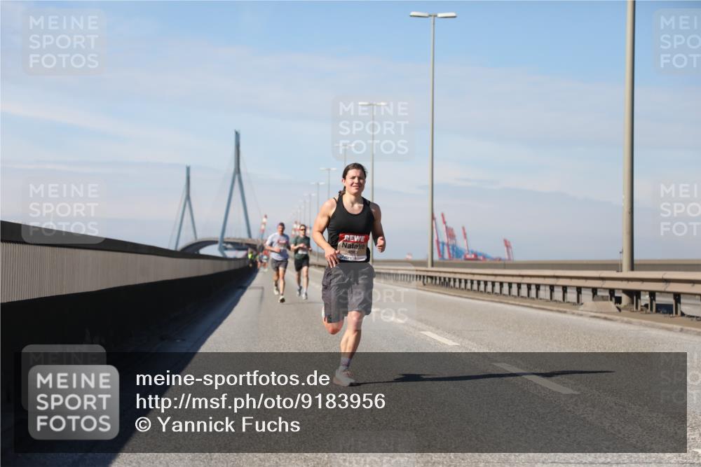 03.10.2025 - Köhlbrandbrückenlauf Yannick Fuchs http://msf.ph/oto/9183956 03.10.2025 11:38:10 Position 3  meine-sportfotos.de
