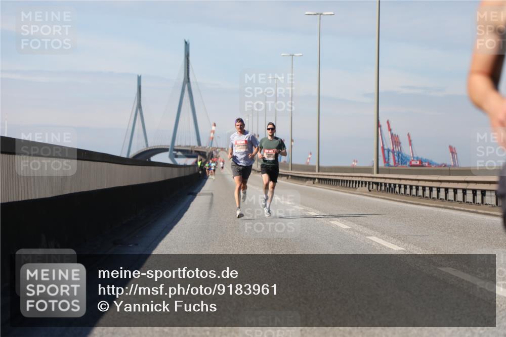 03.10.2025 - Köhlbrandbrückenlauf Yannick Fuchs http://msf.ph/oto/9183961 03.10.2025 11:38:12 Position 3  meine-sportfotos.de