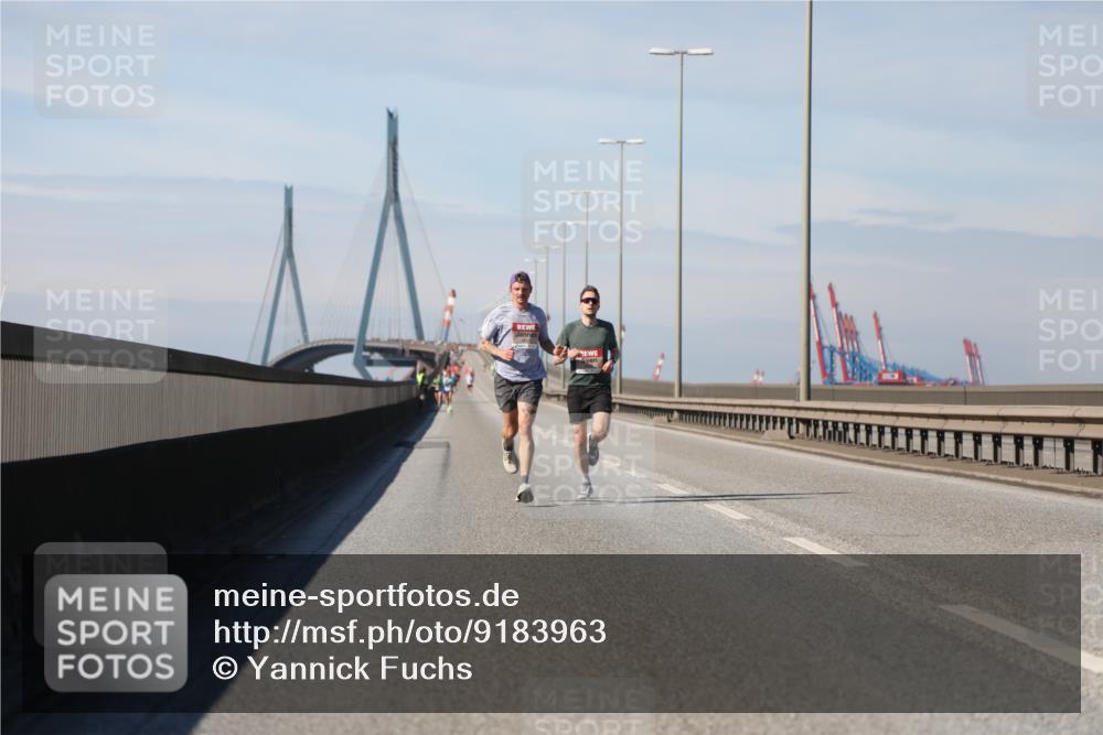 03.10.2025 - Köhlbrandbrückenlauf Yannick Fuchs http://msf.ph/oto/9183963 03.10.2025 11:38:12 Position 3  meine-sportfotos.de