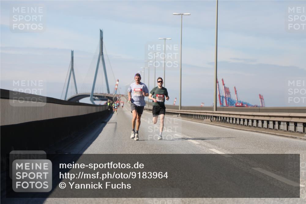03.10.2025 - Köhlbrandbrückenlauf Yannick Fuchs http://msf.ph/oto/9183964 03.10.2025 11:38:12 Position 3  meine-sportfotos.de