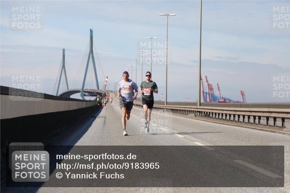 03.10.2025 - Köhlbrandbrückenlauf Yannick Fuchs http://msf.ph/oto/9183965 03.10.2025 11:38:12 Position 3 4058 meine-sportfotos.de