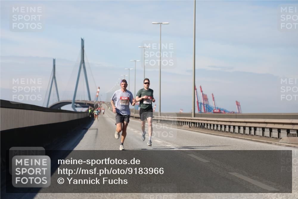 03.10.2025 - Köhlbrandbrückenlauf Yannick Fuchs http://msf.ph/oto/9183966 03.10.2025 11:38:13 Position 3  meine-sportfotos.de