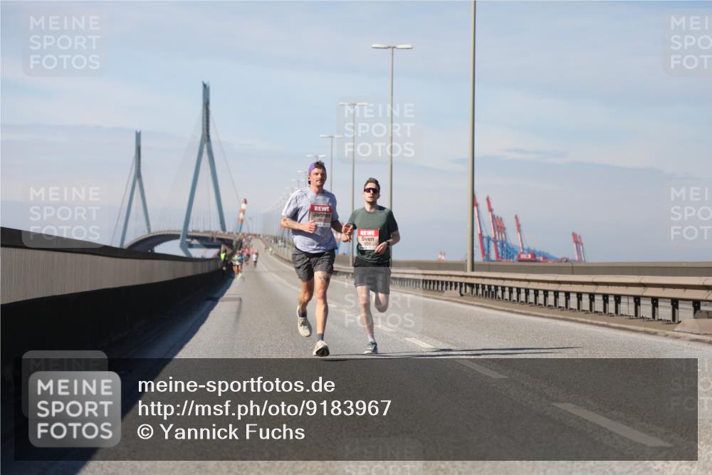 03.10.2025 - Köhlbrandbrückenlauf Yannick Fuchs http://msf.ph/oto/9183967 03.10.2025 11:38:13 Position 3  meine-sportfotos.de