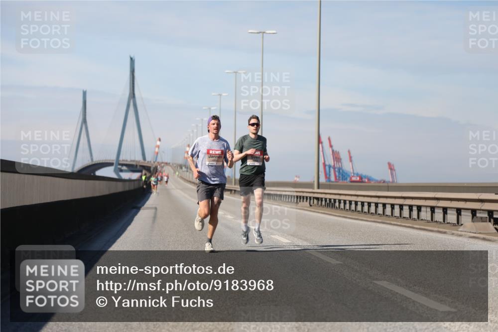 03.10.2025 - Köhlbrandbrückenlauf Yannick Fuchs http://msf.ph/oto/9183968 03.10.2025 11:38:13 Position 3  meine-sportfotos.de