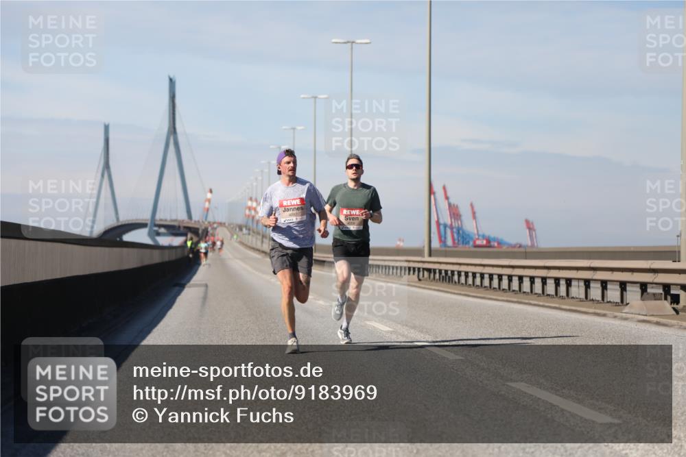03.10.2025 - Köhlbrandbrückenlauf Yannick Fuchs http://msf.ph/oto/9183969 03.10.2025 11:38:14 Position 3  meine-sportfotos.de