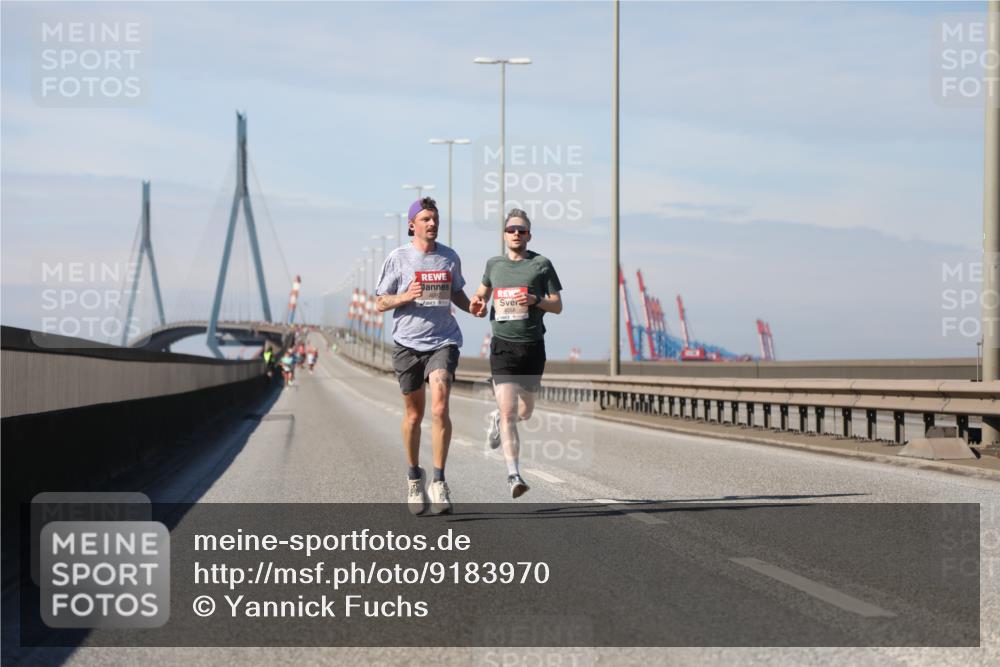 03.10.2025 - Köhlbrandbrückenlauf Yannick Fuchs http://msf.ph/oto/9183970 03.10.2025 11:38:14 Position 3  meine-sportfotos.de