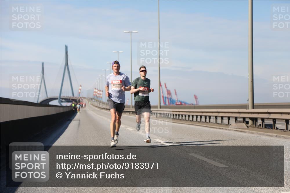 03.10.2025 - Köhlbrandbrückenlauf Yannick Fuchs http://msf.ph/oto/9183971 03.10.2025 11:38:14 Position 3  meine-sportfotos.de
