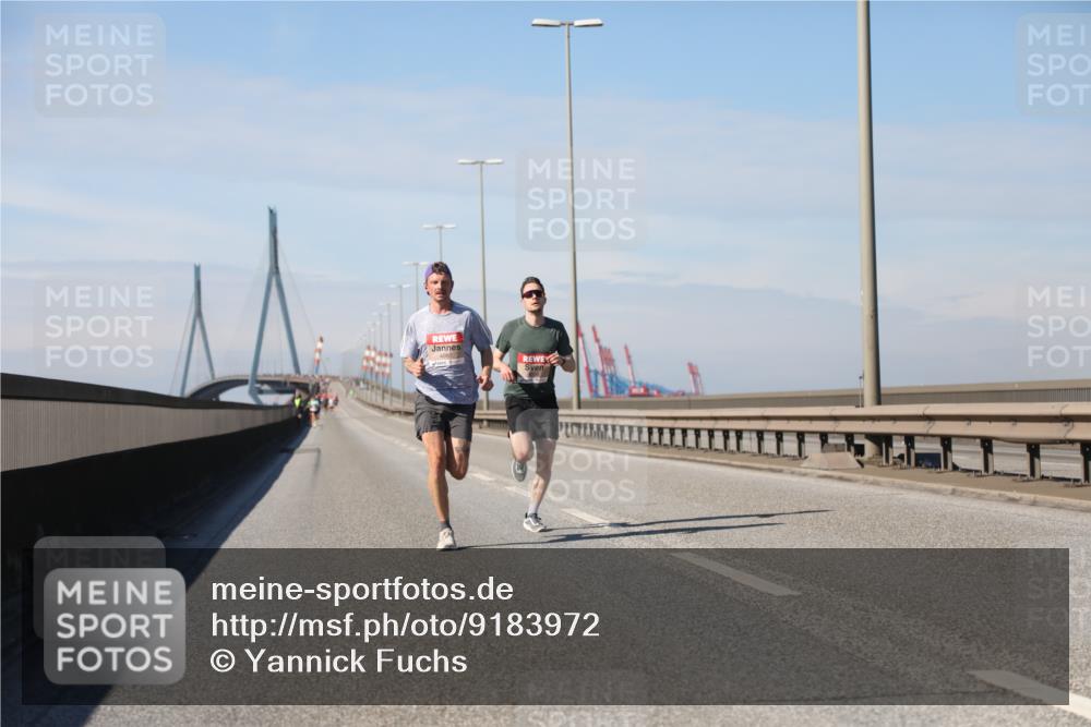 03.10.2025 - Köhlbrandbrückenlauf Yannick Fuchs http://msf.ph/oto/9183972 03.10.2025 11:38:14 Position 3  meine-sportfotos.de