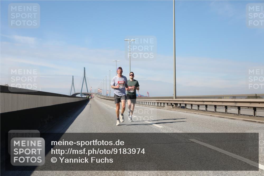 03.10.2025 - Köhlbrandbrückenlauf Yannick Fuchs http://msf.ph/oto/9183974 03.10.2025 11:38:15 Position 3  meine-sportfotos.de