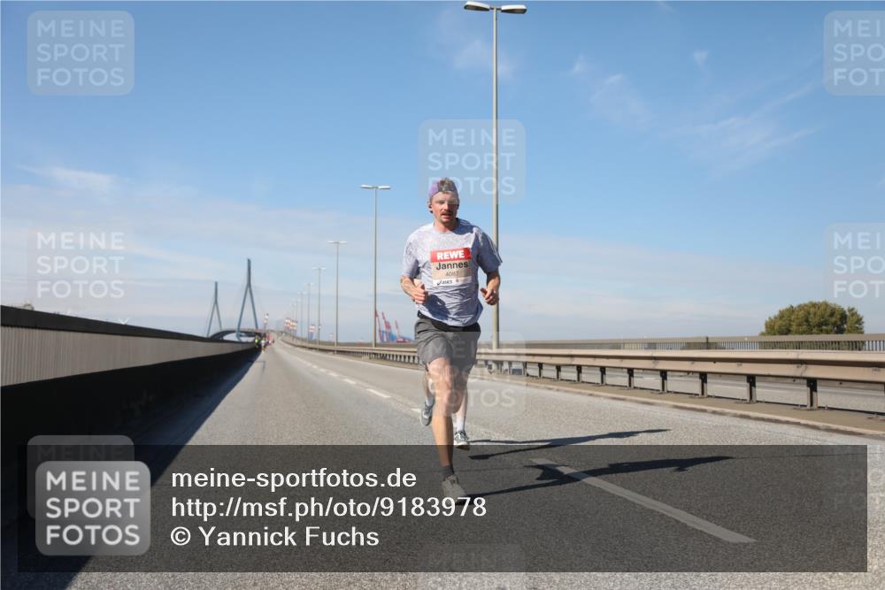 03.10.2025 - Köhlbrandbrückenlauf Yannick Fuchs http://msf.ph/oto/9183978 03.10.2025 11:38:16 Position 3 4087 meine-sportfotos.de