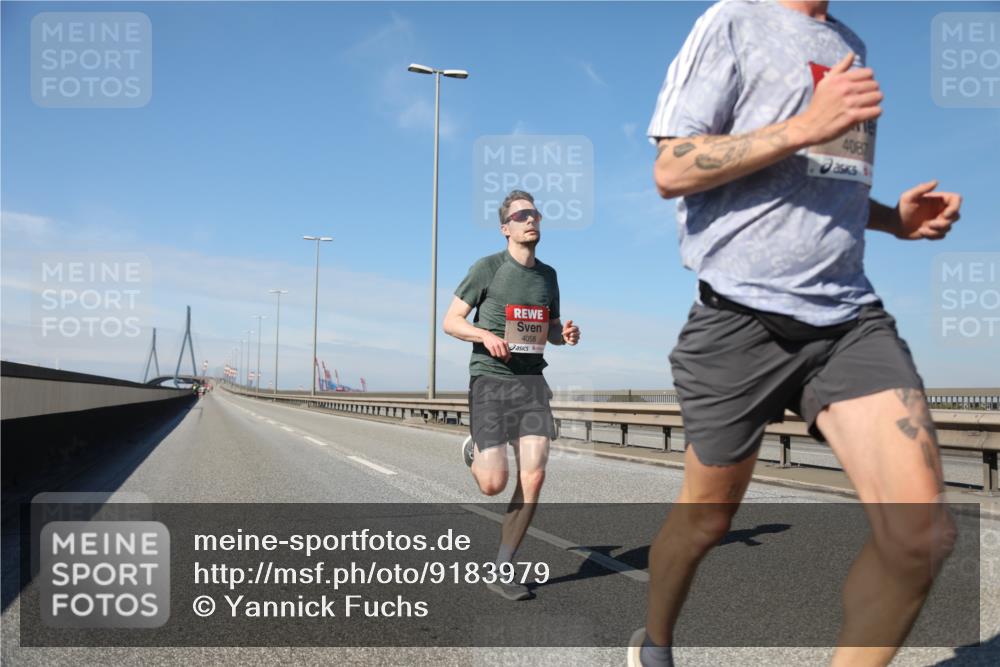 03.10.2025 - Köhlbrandbrückenlauf Yannick Fuchs http://msf.ph/oto/9183979 03.10.2025 11:38:17 Position 3 4058, 4087 meine-sportfotos.de