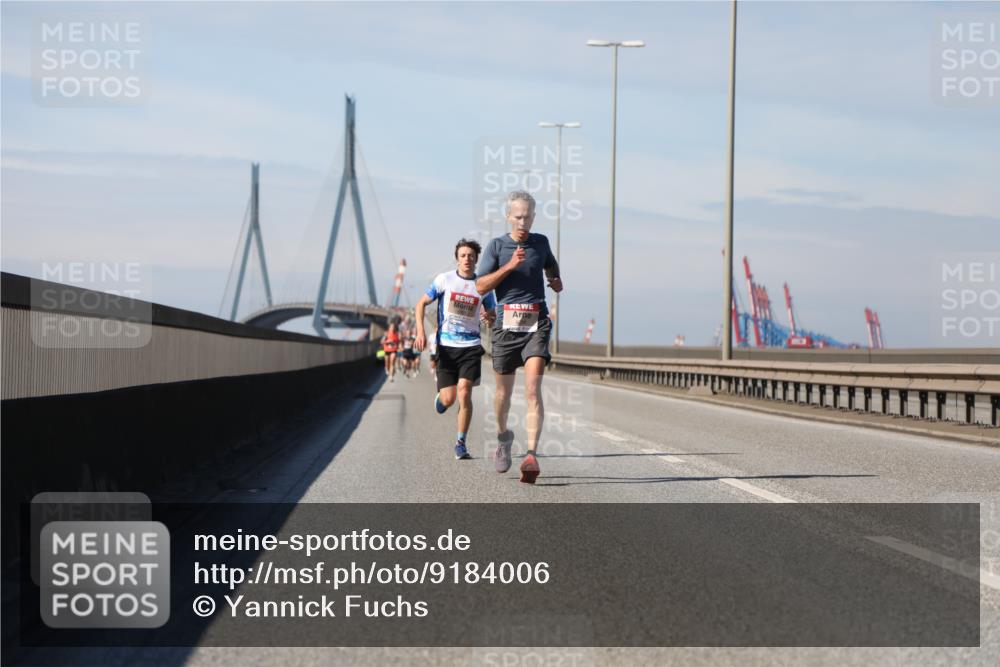 03.10.2025 - Köhlbrandbrückenlauf Yannick Fuchs http://msf.ph/oto/9184006 03.10.2025 11:38:47 Position 3  meine-sportfotos.de