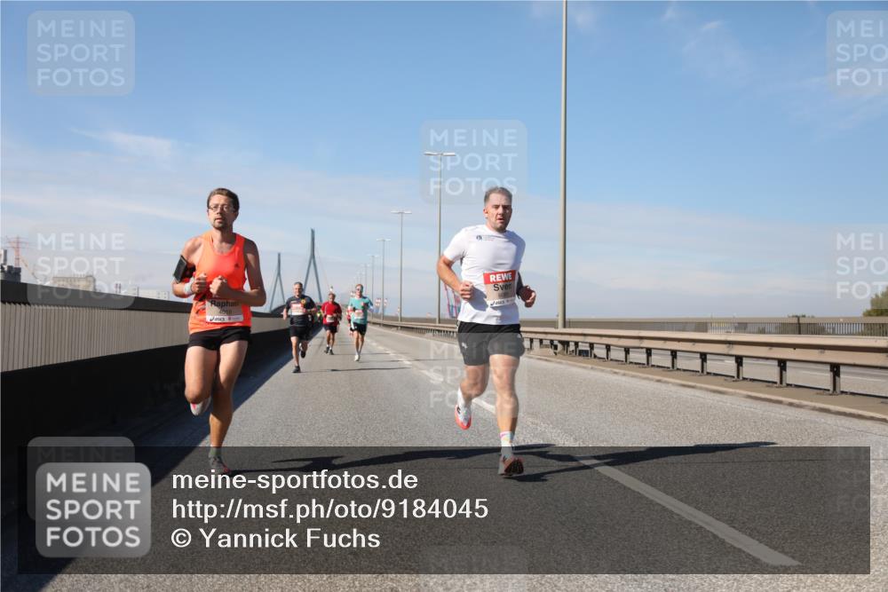 03.10.2025 - Köhlbrandbrückenlauf Yannick Fuchs http://msf.ph/oto/9184045 03.10.2025 11:39:06 Position 3 4019 meine-sportfotos.de