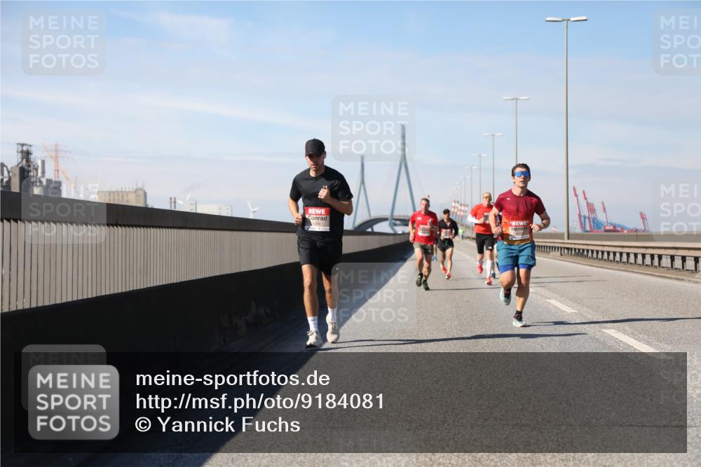 03.10.2025 - Köhlbrandbrückenlauf Yannick Fuchs http://msf.ph/oto/9184081 03.10.2025 11:39:14 Position 3 089 meine-sportfotos.de