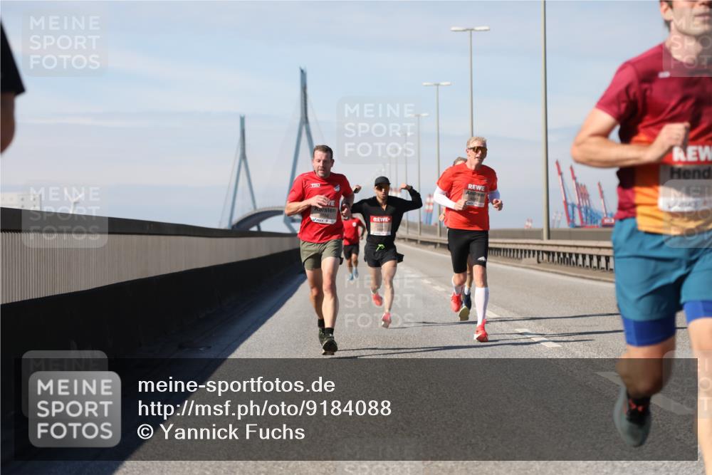 03.10.2025 - Köhlbrandbrückenlauf Yannick Fuchs http://msf.ph/oto/9184088 03.10.2025 11:39:16 Position 3 6422 meine-sportfotos.de