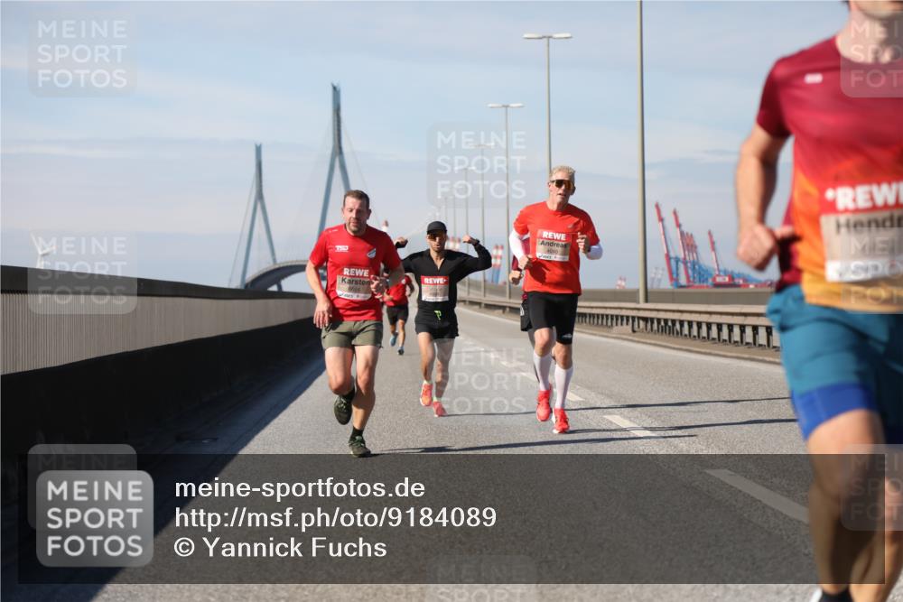 03.10.2025 - Köhlbrandbrückenlauf Yannick Fuchs http://msf.ph/oto/9184089 03.10.2025 11:39:16 Position 3 15, 6656, 6422 meine-sportfotos.de