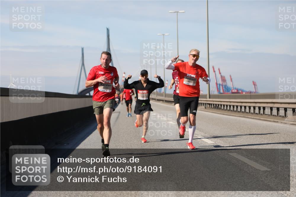 03.10.2025 - Köhlbrandbrückenlauf Yannick Fuchs http://msf.ph/oto/9184091 03.10.2025 11:39:17 Position 3 15, 6656, 4040 meine-sportfotos.de