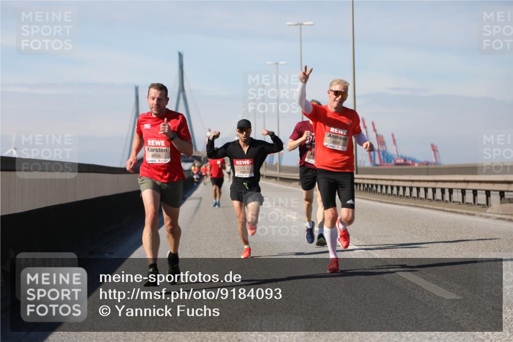 03.10.2025 - Köhlbrandbrückenlauf Yannick Fuchs http://msf.ph/oto/9184093 03.10.2025 11:39:17 Position 3 6656, 6804, 4040 meine-sportfotos.de