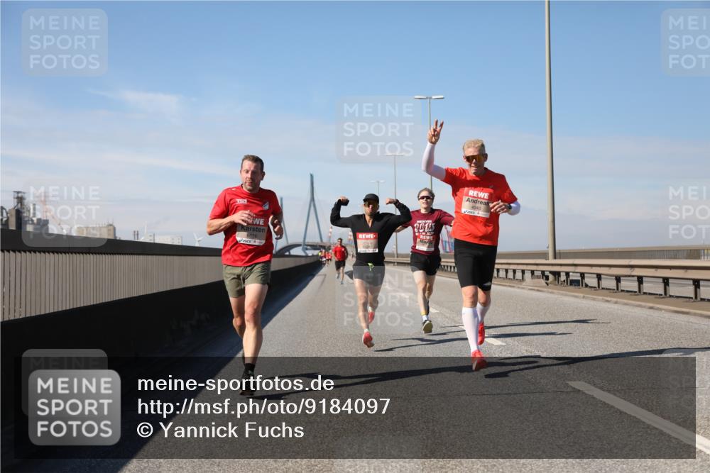03.10.2025 - Köhlbrandbrückenlauf Yannick Fuchs http://msf.ph/oto/9184097 03.10.2025 11:39:18 Position 3 2015, 4040 meine-sportfotos.de