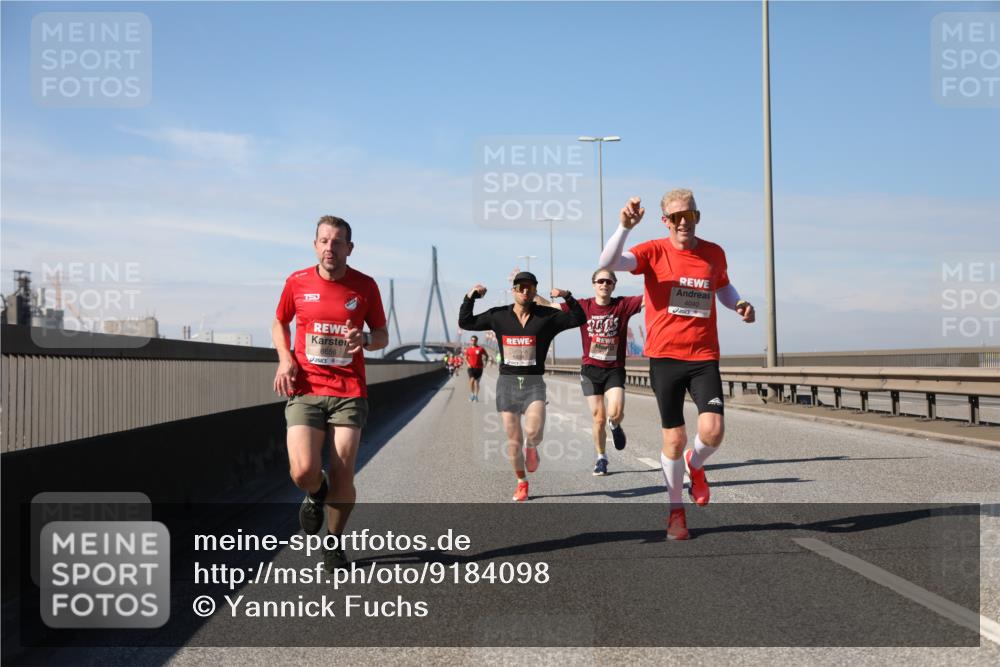 03.10.2025 - Köhlbrandbrückenlauf Yannick Fuchs http://msf.ph/oto/9184098 03.10.2025 11:39:18 Position 3 4040 meine-sportfotos.de