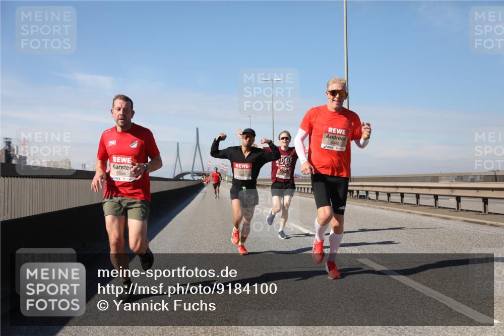 03.10.2025 - Köhlbrandbrückenlauf Yannick Fuchs http://msf.ph/oto/9184100 03.10.2025 11:39:19 Position 3 15, 6656, 4040 meine-sportfotos.de