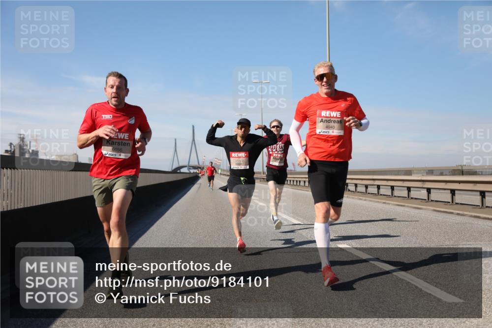 03.10.2025 - Köhlbrandbrückenlauf Yannick Fuchs http://msf.ph/oto/9184101 03.10.2025 11:39:19 Position 3 6656, 6804, 4040 meine-sportfotos.de