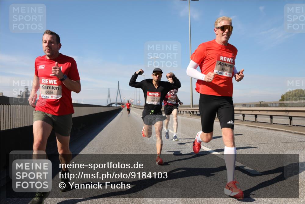 03.10.2025 - Köhlbrandbrückenlauf Yannick Fuchs http://msf.ph/oto/9184103 03.10.2025 11:39:19 Position 3 15, 6656, 6804, 4040 meine-sportfotos.de