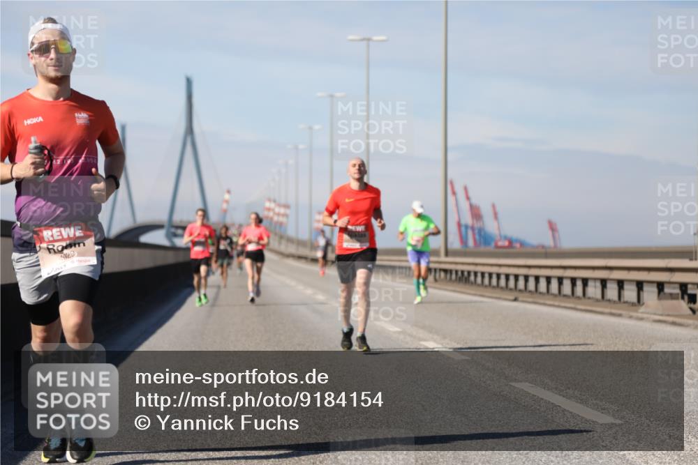 03.10.2025 - Köhlbrandbrückenlauf Yannick Fuchs http://msf.ph/oto/9184154 03.10.2025 11:39:41 Position 3 42, 195, 2, 1, 5, 4029 meine-sportfotos.de