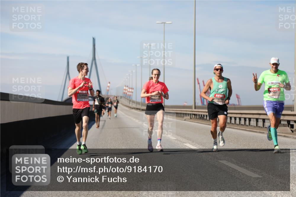 03.10.2025 - Köhlbrandbrückenlauf Yannick Fuchs http://msf.ph/oto/9184170 03.10.2025 11:39:45 Position 3 5710, 4030, 5947 meine-sportfotos.de