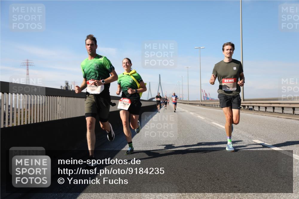 03.10.2025 - Köhlbrandbrückenlauf Yannick Fuchs http://msf.ph/oto/9184235 03.10.2025 11:40:01 Position 3 6624, 6621, 8817 meine-sportfotos.de
