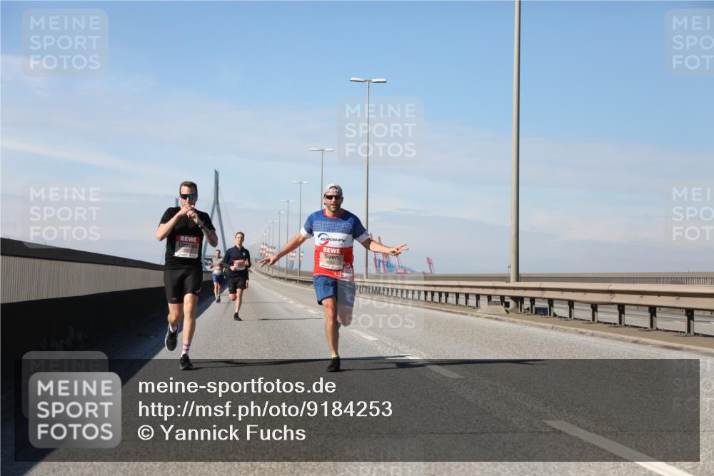 03.10.2025 - Köhlbrandbrückenlauf Yannick Fuchs http://msf.ph/oto/9184253 03.10.2025 11:40:05 Position 3 9 meine-sportfotos.de