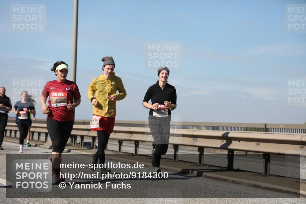 03.10.2025 - Köhlbrandbrückenlauf Yannick Fuchs http://msf.ph/oto/9184300 03.10.2025 12:01:47 Position 3 6807, 5122, 5125 meine-sportfotos.de