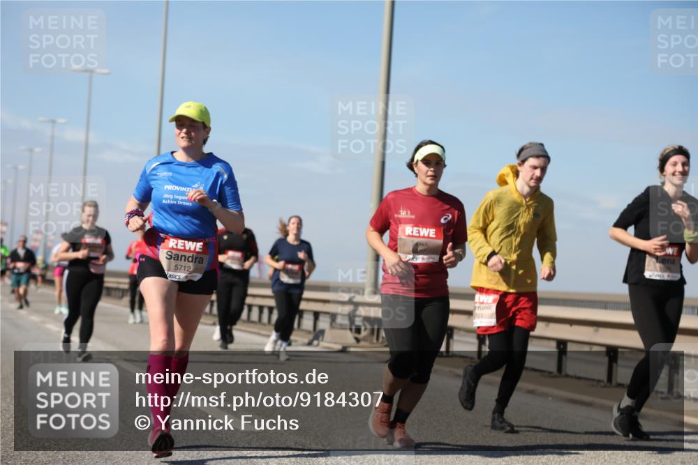 03.10.2025 - Köhlbrandbrückenlauf Yannick Fuchs http://msf.ph/oto/9184307 03.10.2025 12:01:47 Position 3 5712, 122, 5126 meine-sportfotos.de