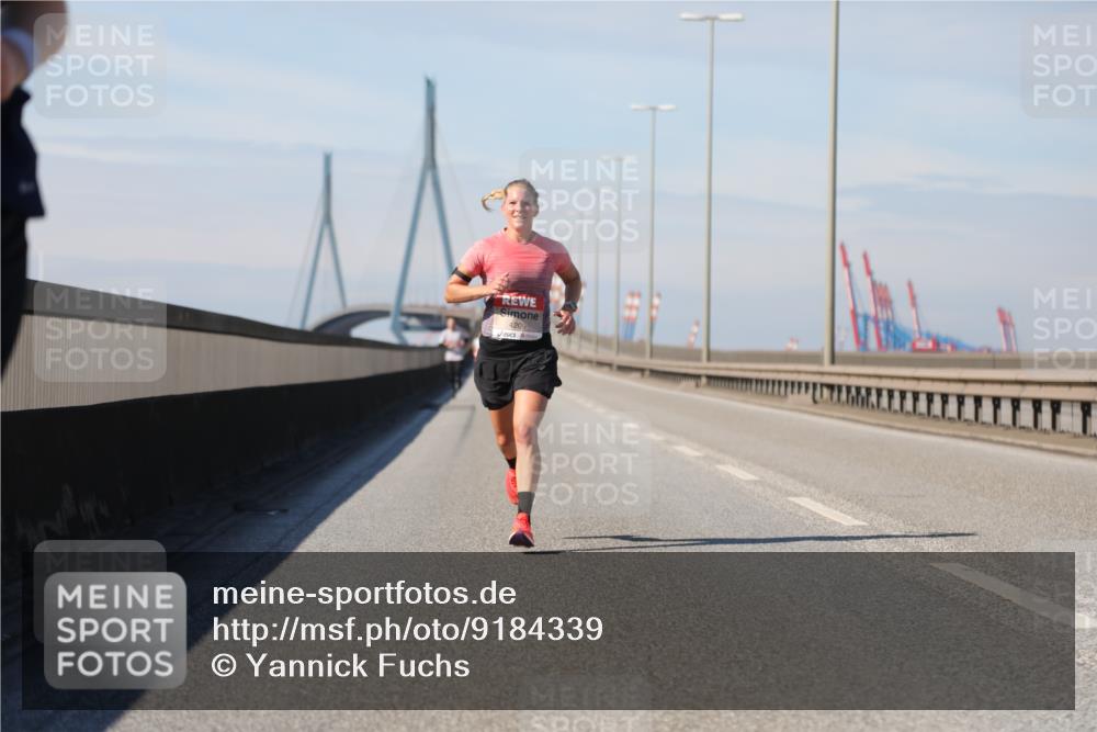 03.10.2025 - Köhlbrandbrückenlauf Yannick Fuchs http://msf.ph/oto/9184339 03.10.2025 11:40:21 Position 3 4209 meine-sportfotos.de