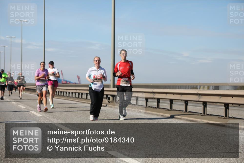 03.10.2025 - Köhlbrandbrückenlauf Yannick Fuchs http://msf.ph/oto/9184340 03.10.2025 12:01:55 Position 3 4905, 4904 meine-sportfotos.de