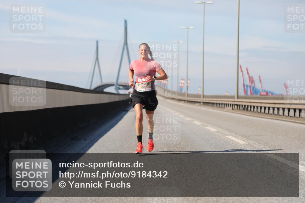 03.10.2025 - Köhlbrandbrückenlauf Yannick Fuchs http://msf.ph/oto/9184342 03.10.2025 11:40:21 Position 3 4209 meine-sportfotos.de
