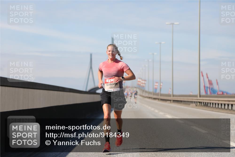 03.10.2025 - Köhlbrandbrückenlauf Yannick Fuchs http://msf.ph/oto/9184349 03.10.2025 11:40:22 Position 3 4209 meine-sportfotos.de