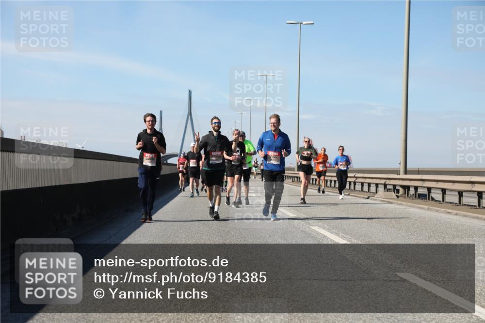 03.10.2025 - Köhlbrandbrückenlauf Yannick Fuchs http://msf.ph/oto/9184385 03.10.2025 12:02:01 Position 3  meine-sportfotos.de