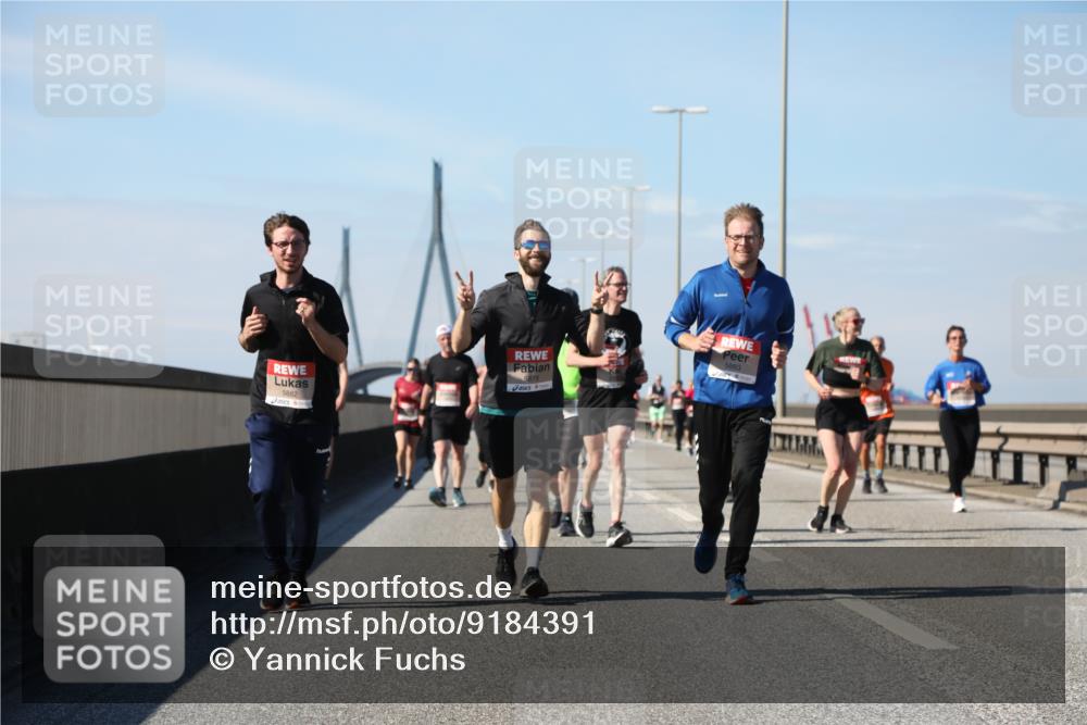 03.10.2025 - Köhlbrandbrückenlauf Yannick Fuchs http://msf.ph/oto/9184391 03.10.2025 12:02:01 Position 3 5882, 5883 meine-sportfotos.de
